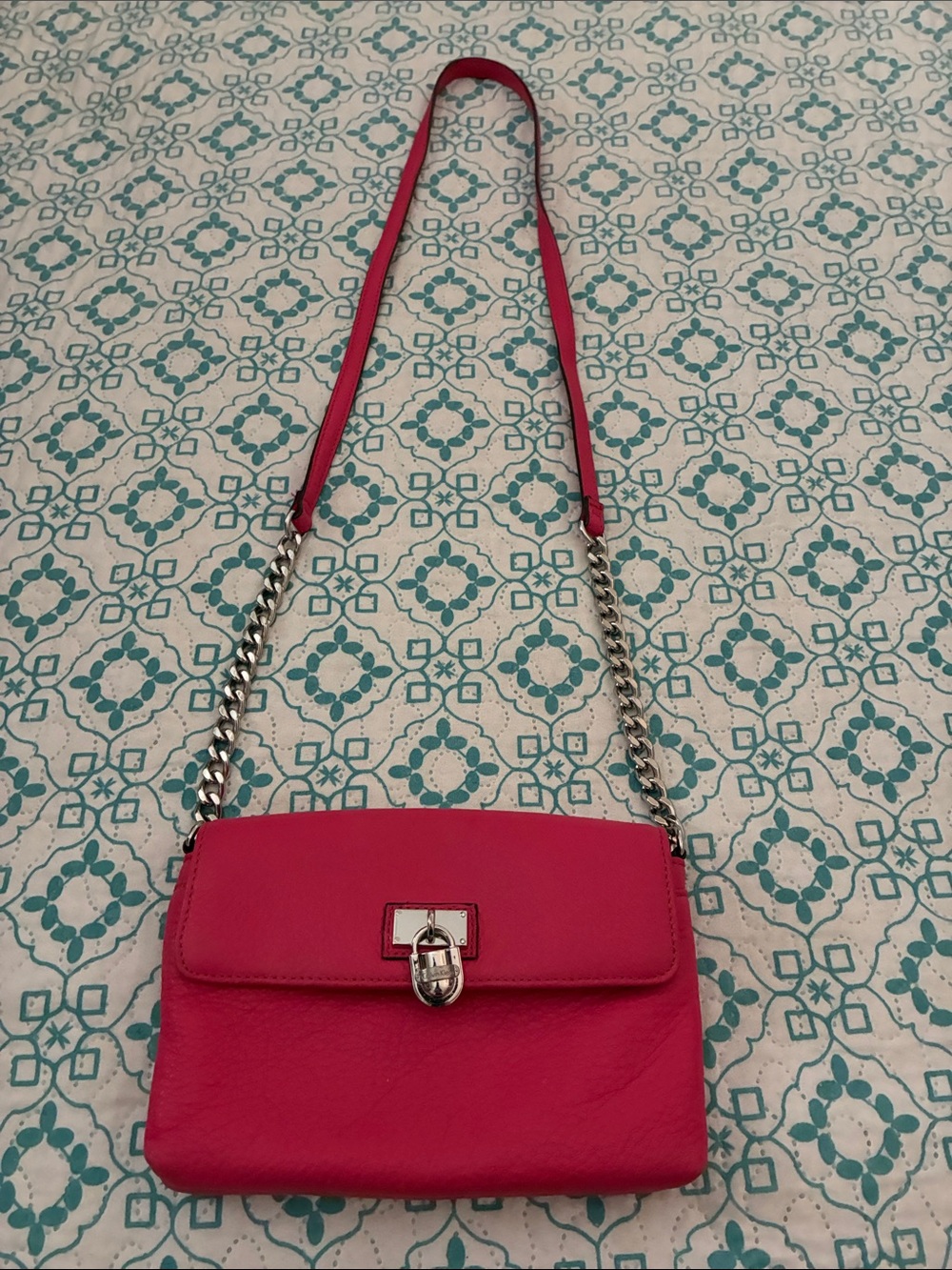 CALVIN  KLEIN HOT PINK CROSSBODY W/SILVER CHAIN EUC PEBBLED LEATHER